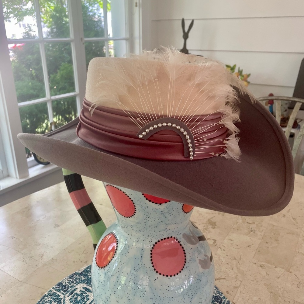 Chic Women's Feathered Hat in Cream and Brown